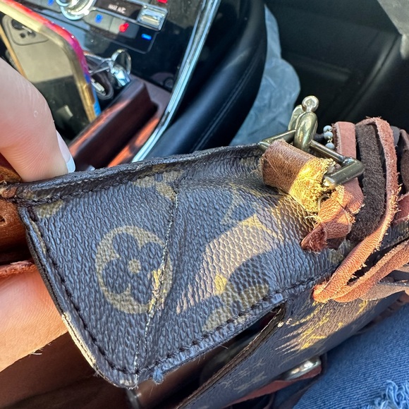 Louis Vuitton Boho Style by Agape Customs World Traveler Messenger Bag-Authentic - Picture 13 of 13